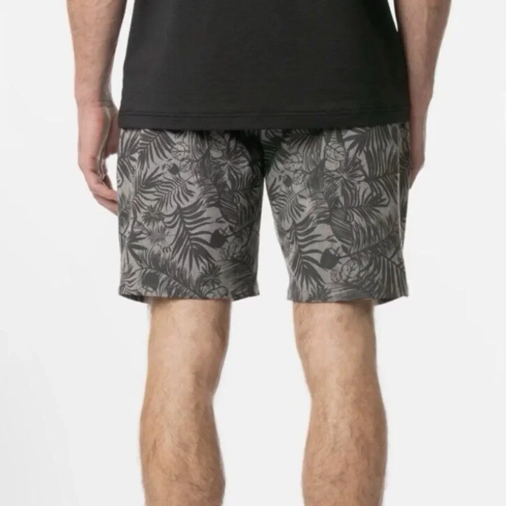 Travis Matthew Men’s Size XL Breakwater Shorts 8” Grey‎ Black Leaf Pattern